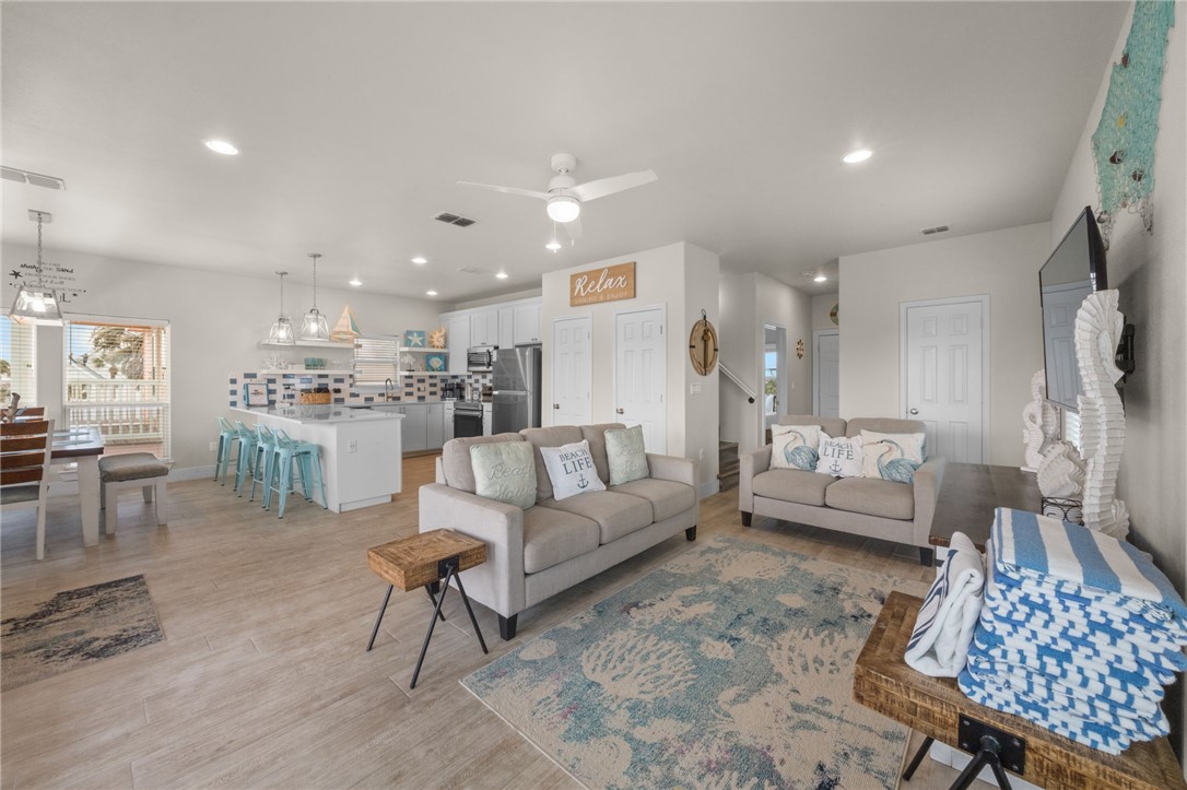 162 La Concha Blvd 38