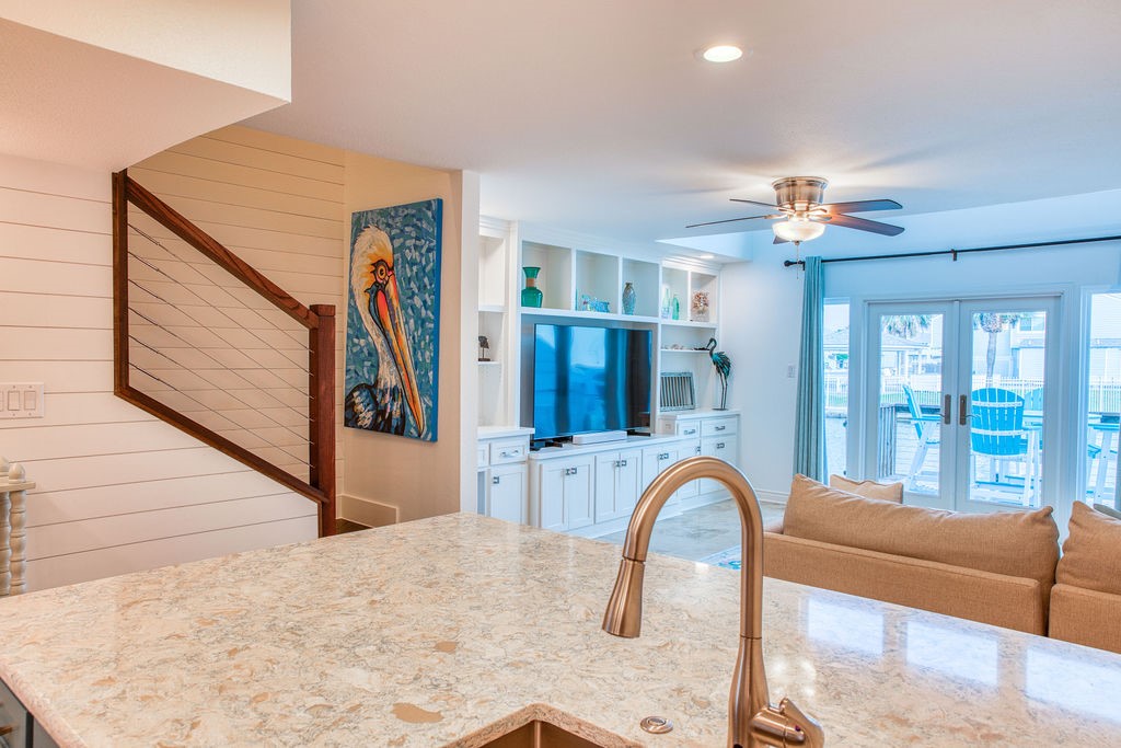 303 Nassau Dr