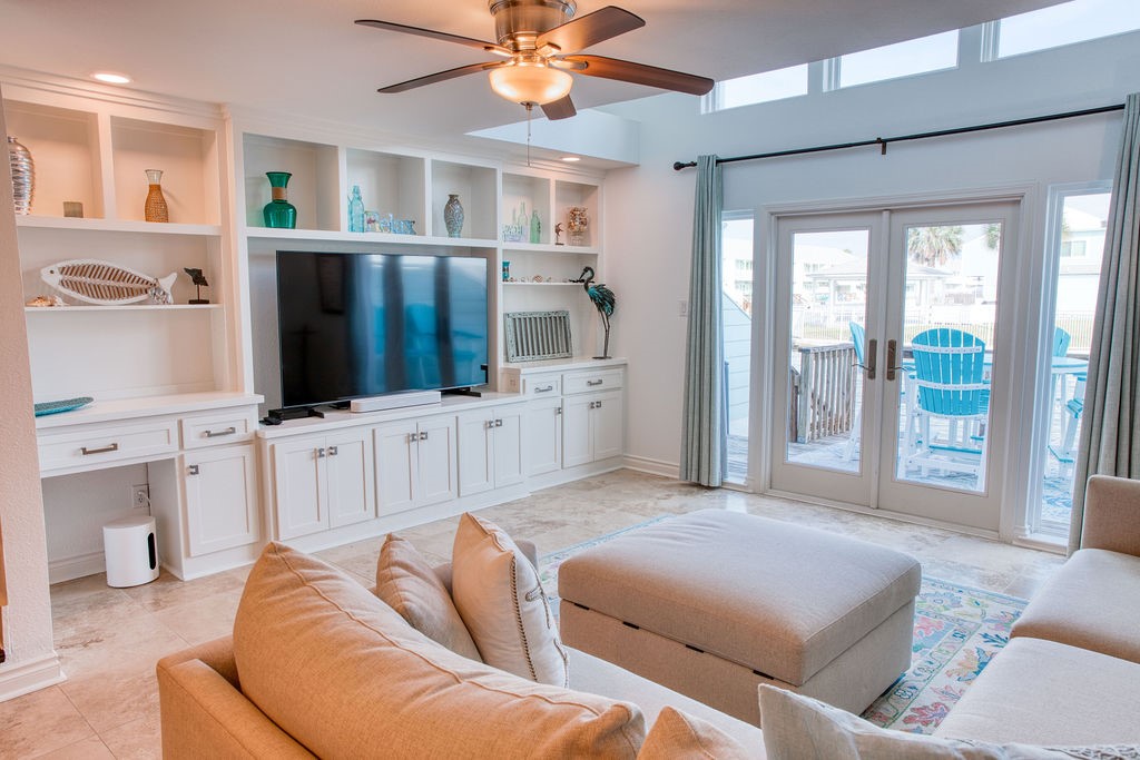 303 Nassau Dr
