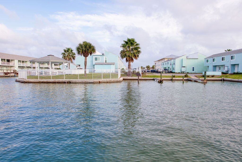 303 Nassau Dr