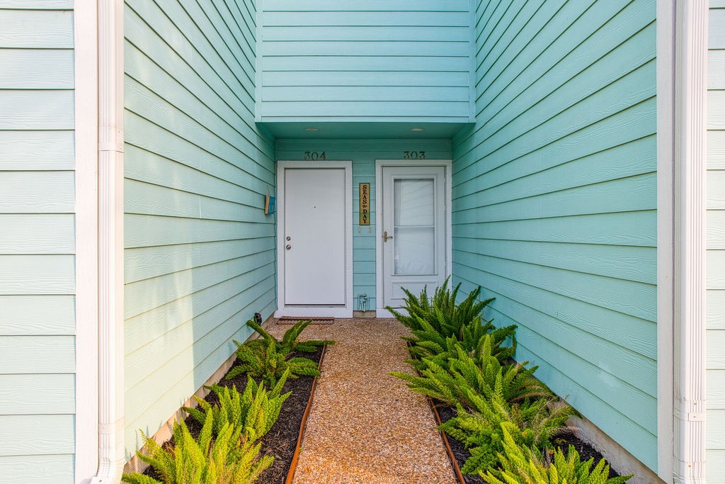 303 Nassau Dr