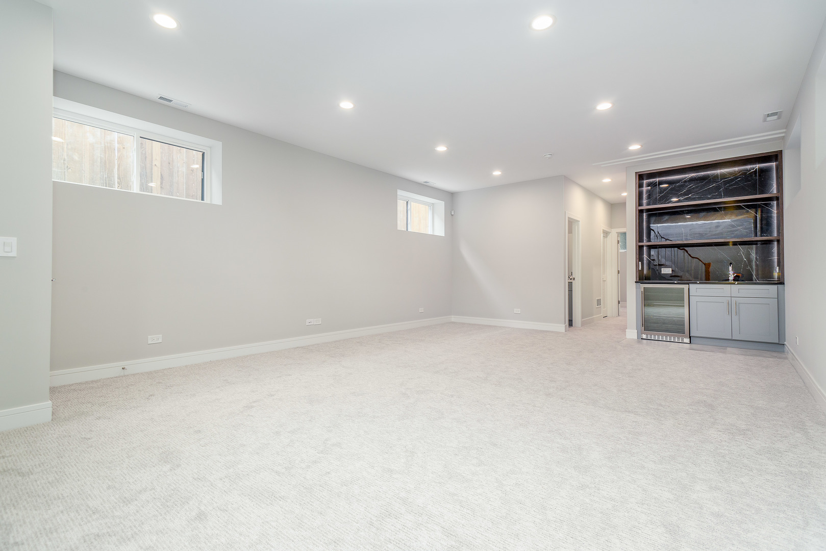 5354 W Argyle Street