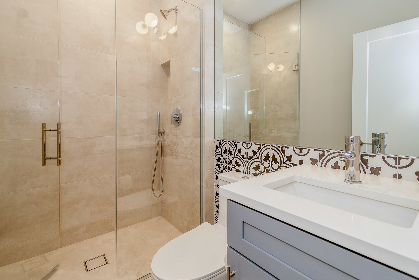 5354 W Argyle Street