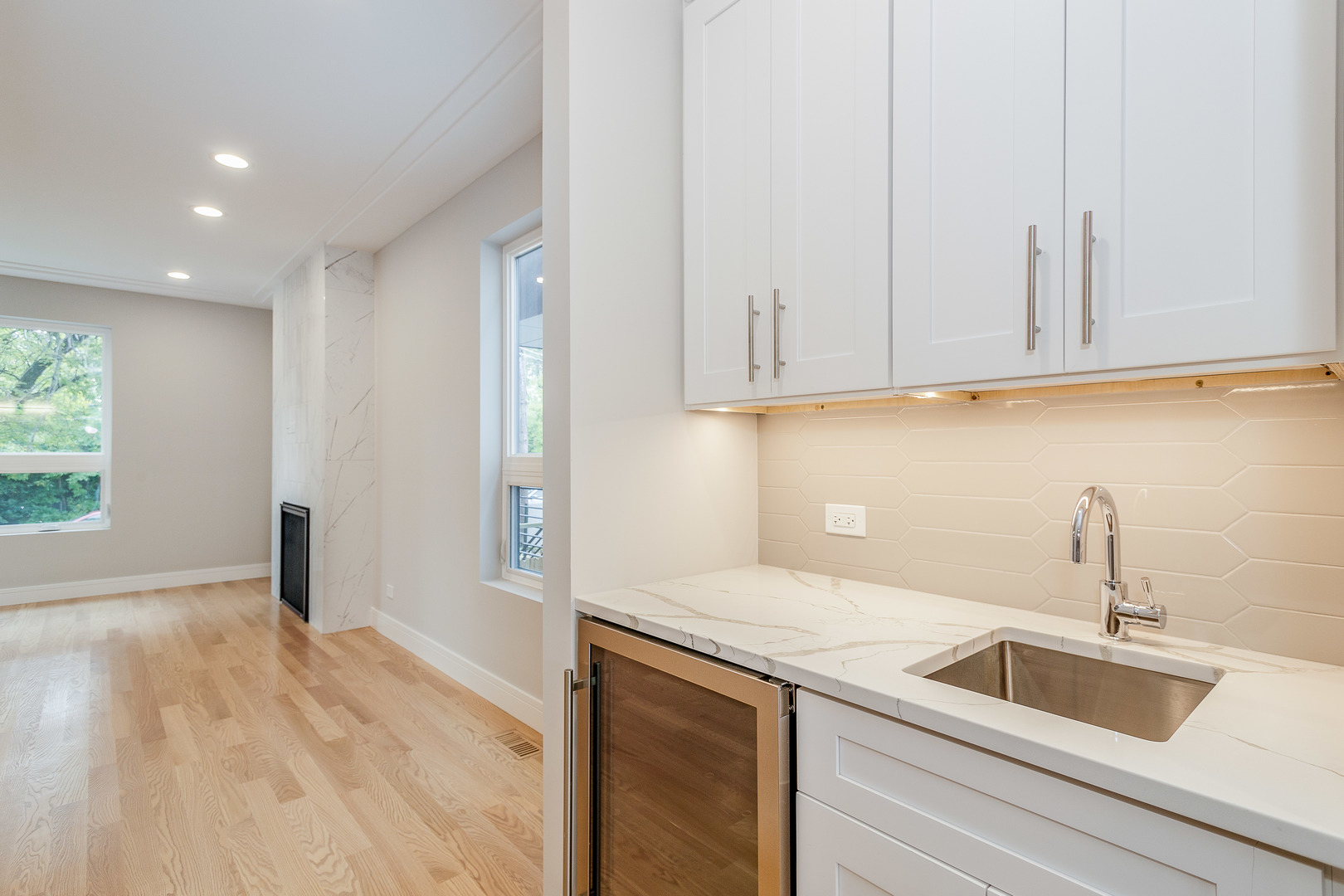 5354 W Argyle Street