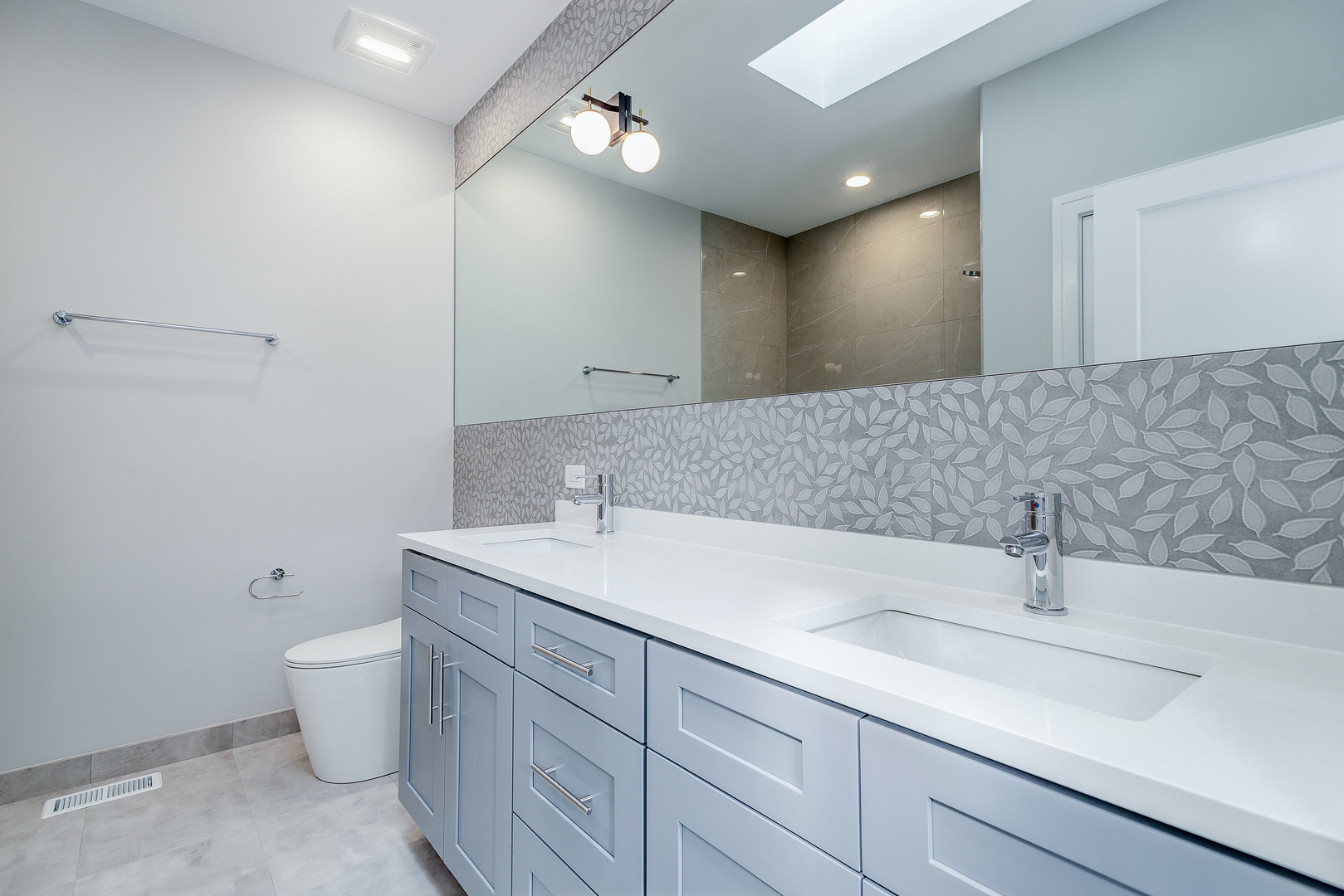 5354 W Argyle Street