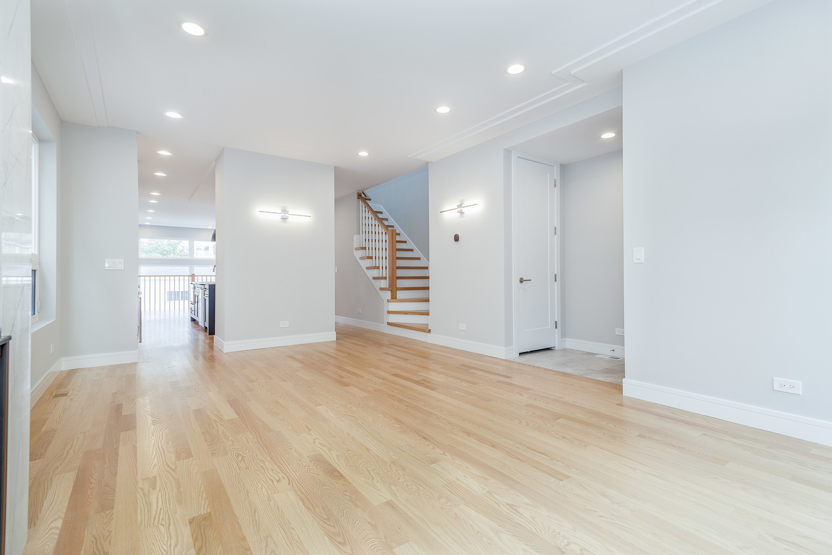 5354 W Argyle Street