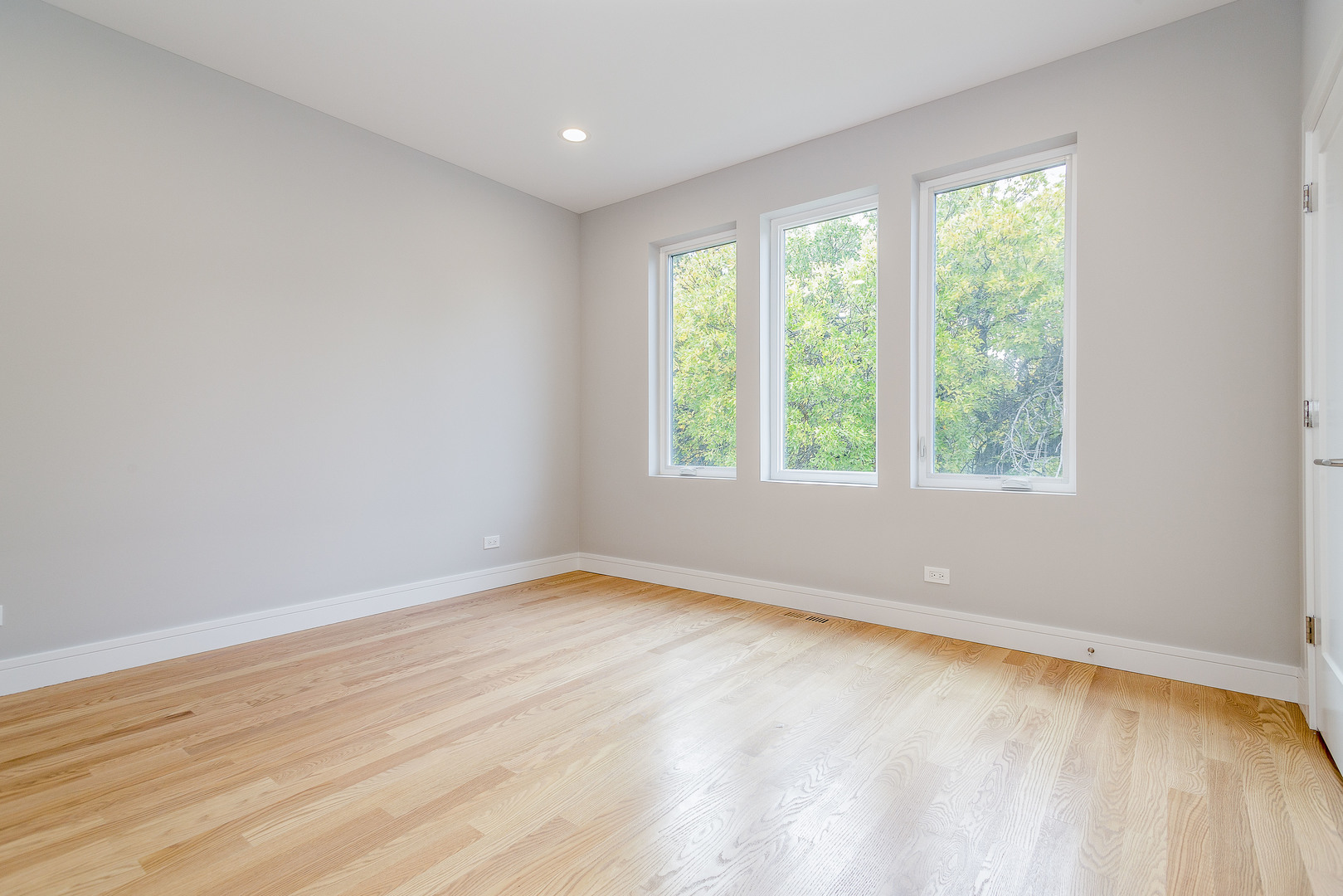 5354 W Argyle Street