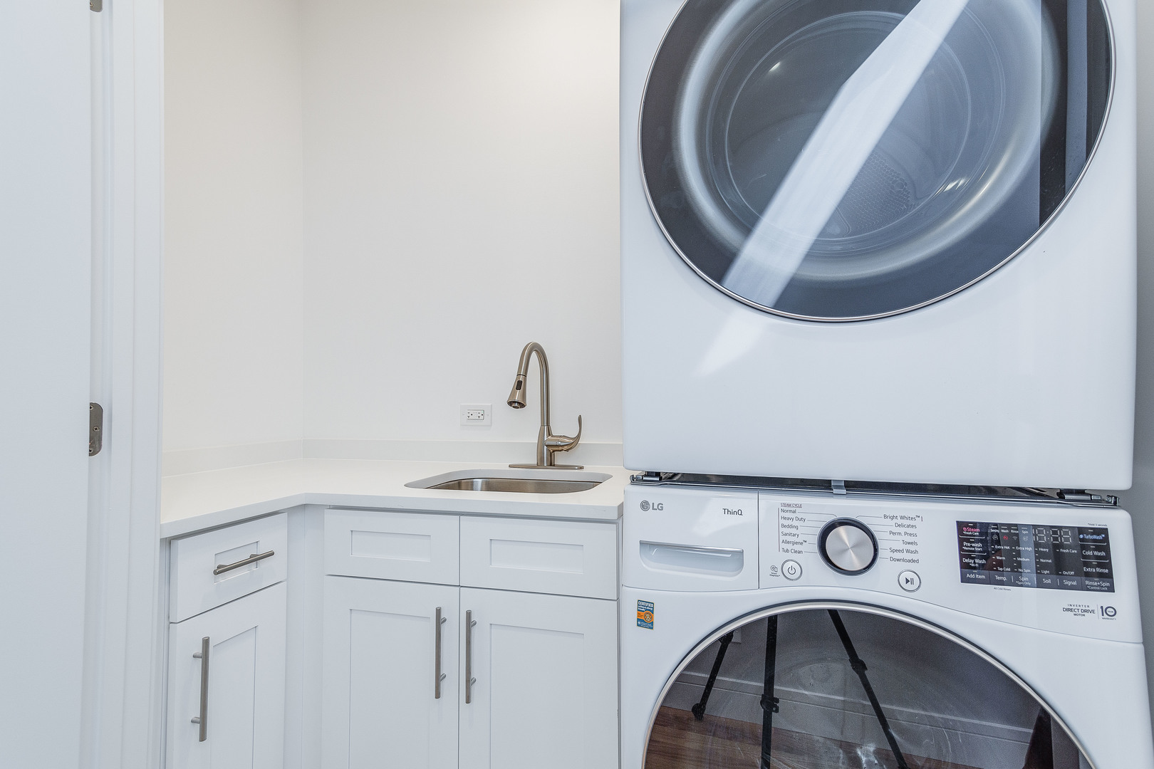 5354 W Argyle Street