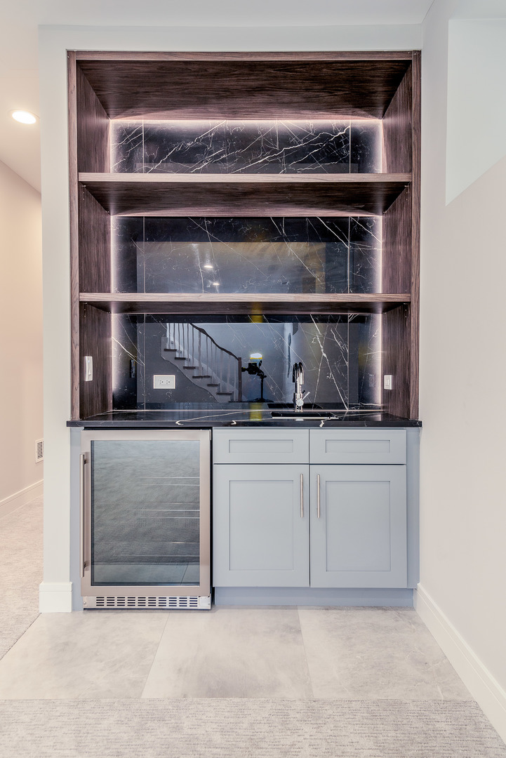 5354 W Argyle Street