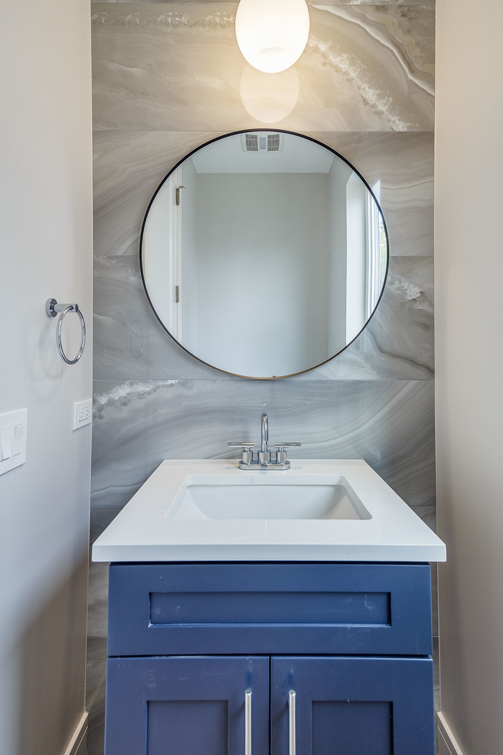 5354 W Argyle Street