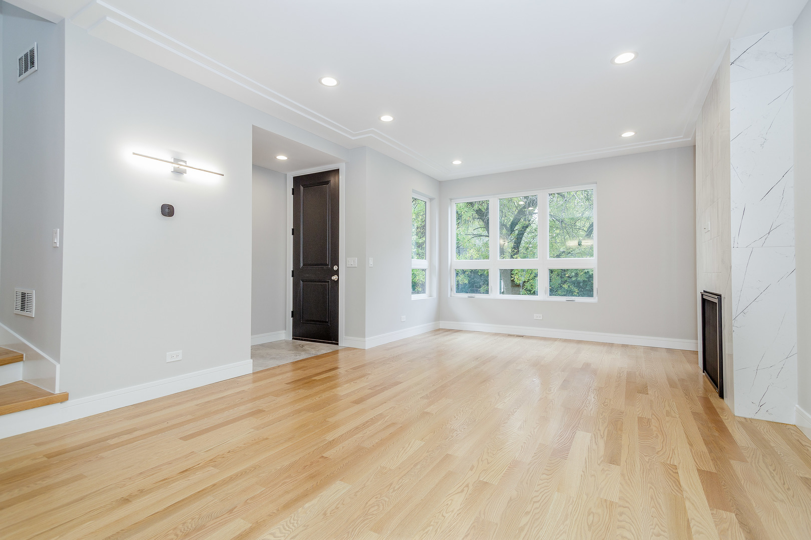 5354 W Argyle Street