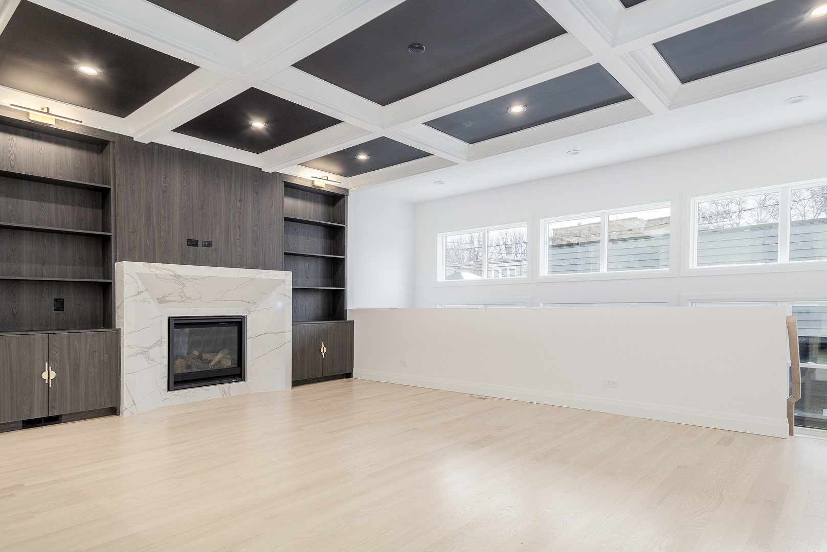 1636 W Carmen Avenue