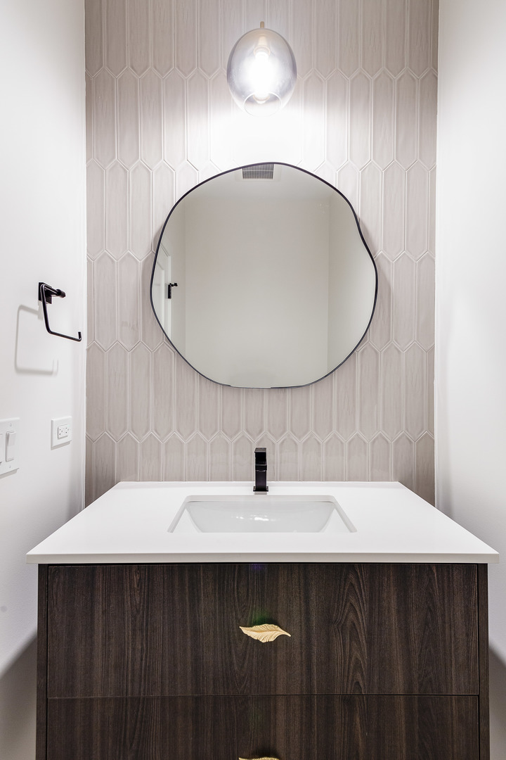 2164 N Mulligan Avenue