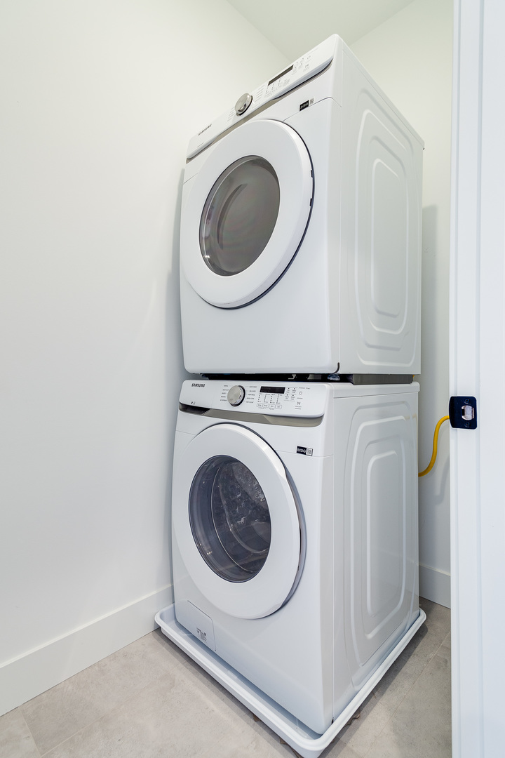 2164 N Mulligan Avenue