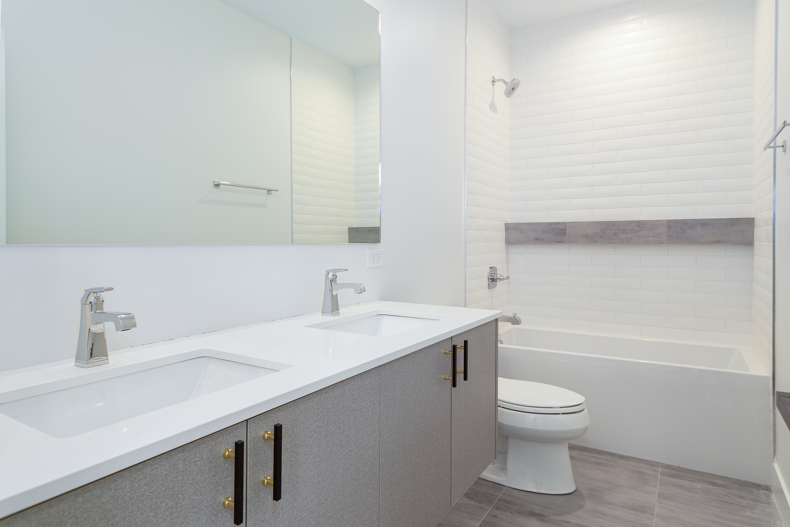 2164 N Mulligan Avenue