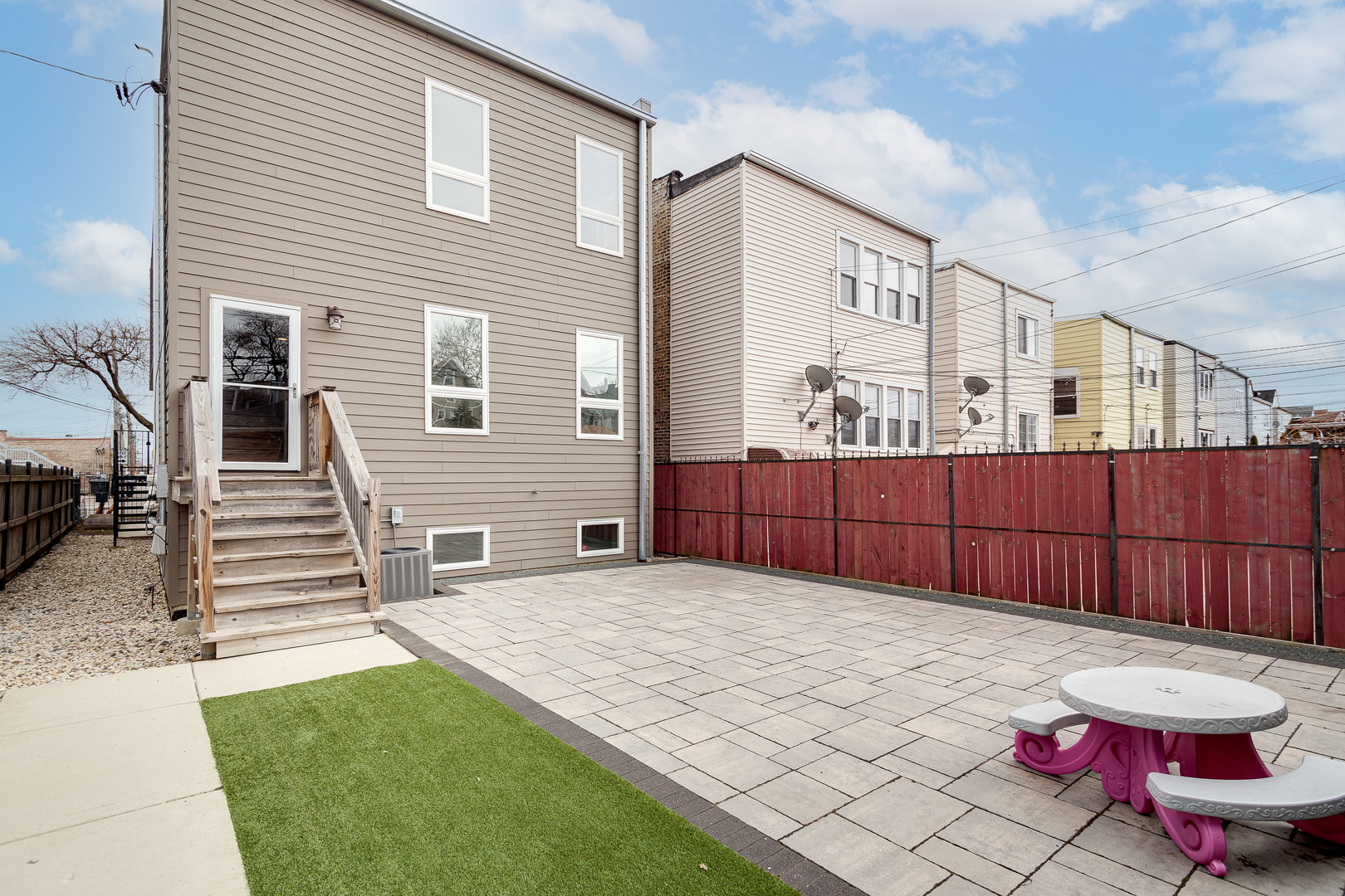 2342 N Hamlin Avenue