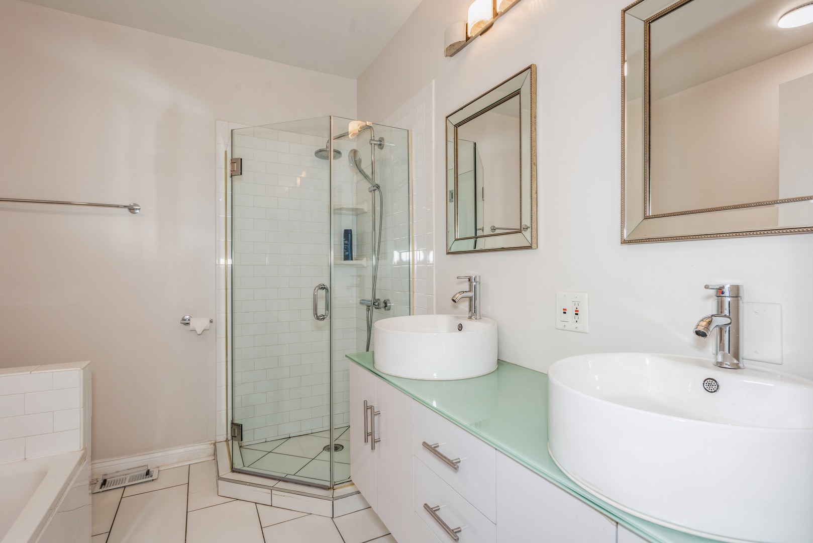2121 W Division Street Unit: 4