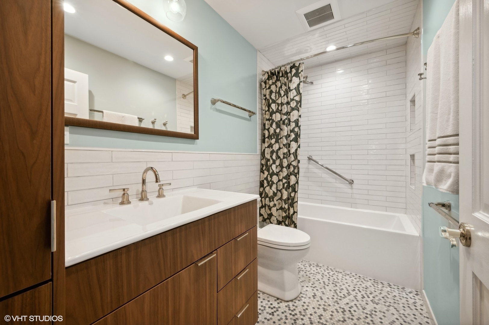 1149 W Vernon Park Place Unit: M