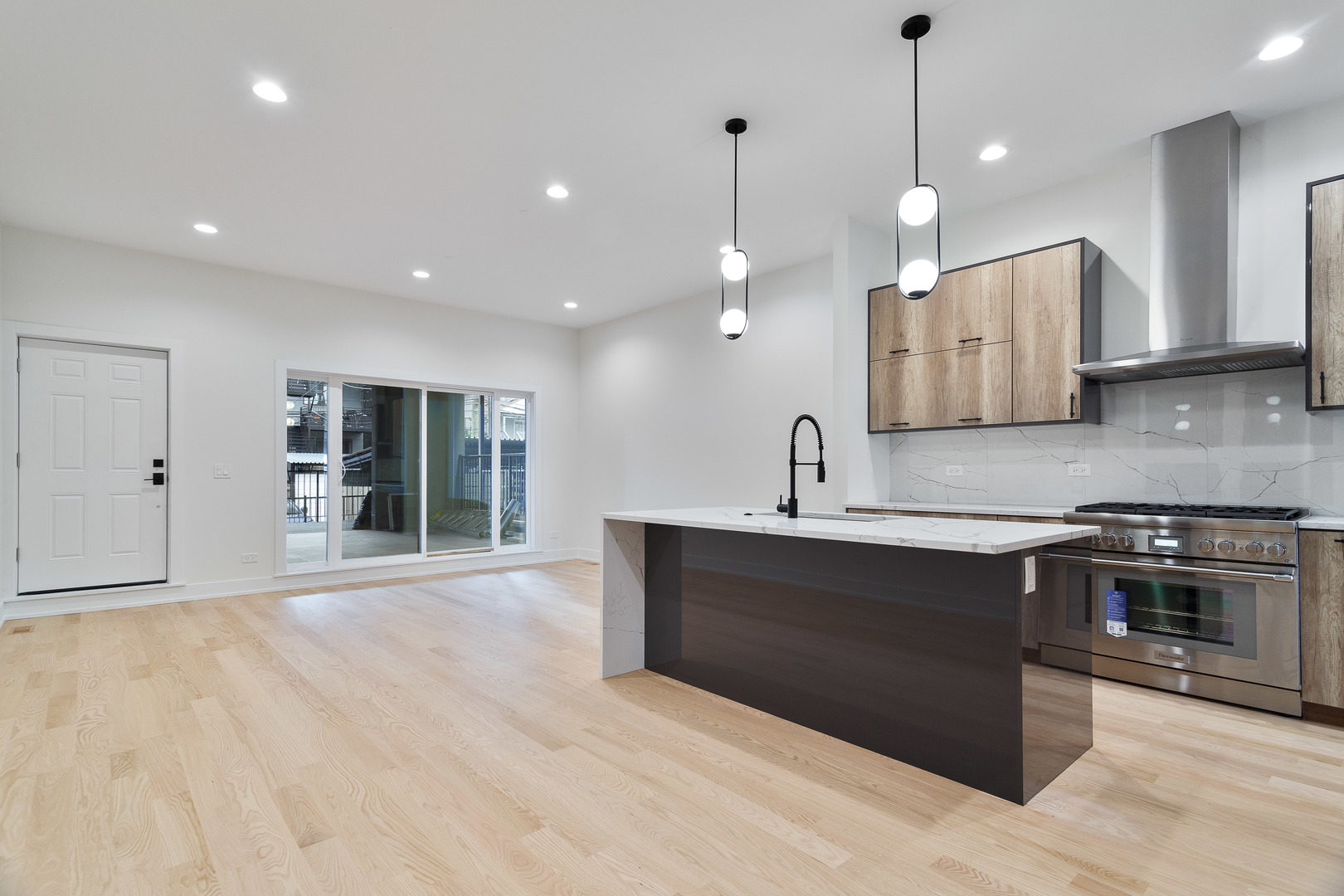 2417 W Walton Street Unit: 1