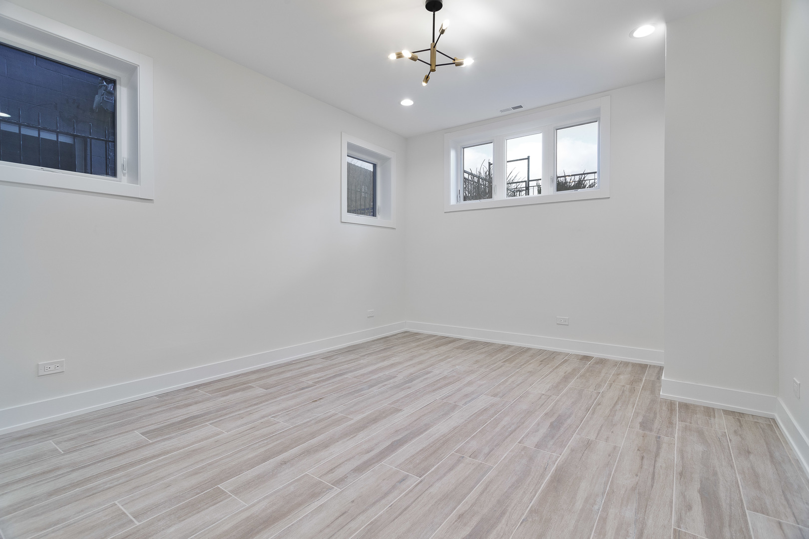 2417 W Walton Street Unit: 1