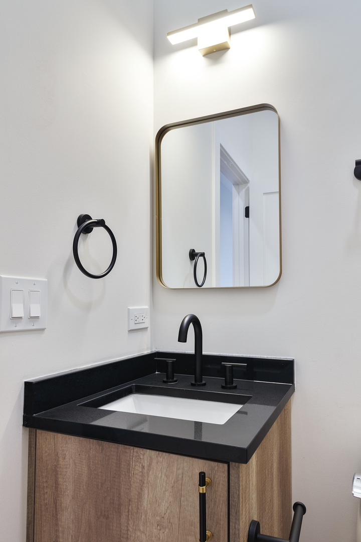 2417 W Walton Street Unit: 1