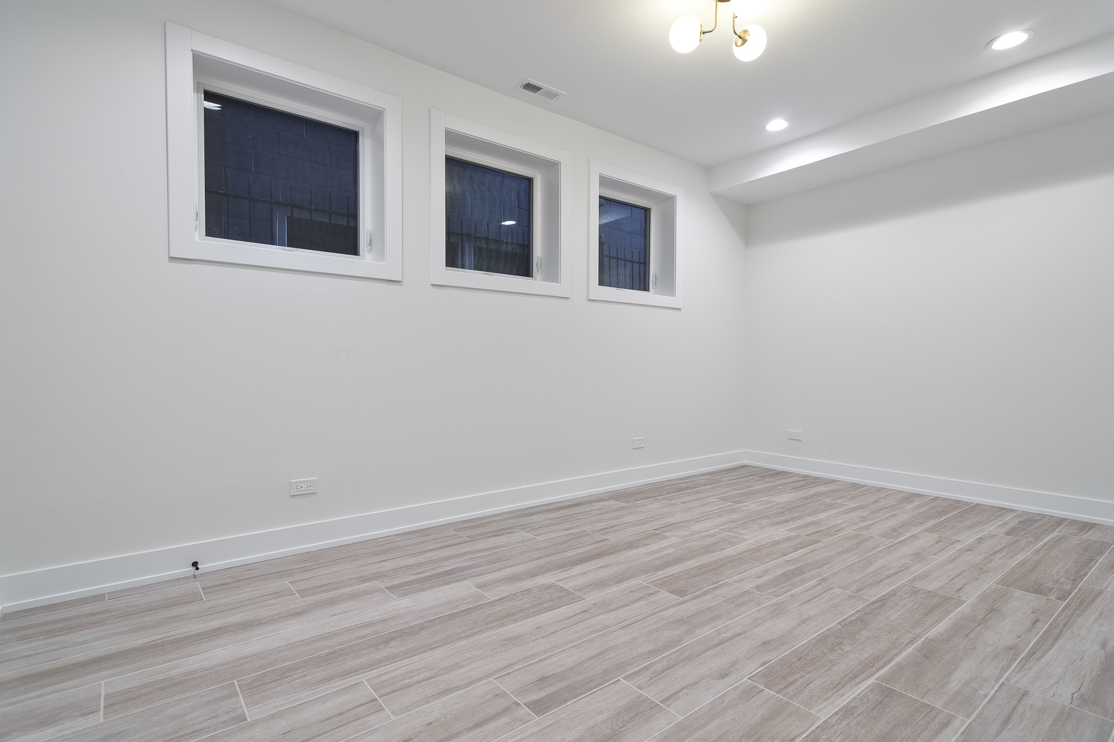 2417 W Walton Street Unit: 1