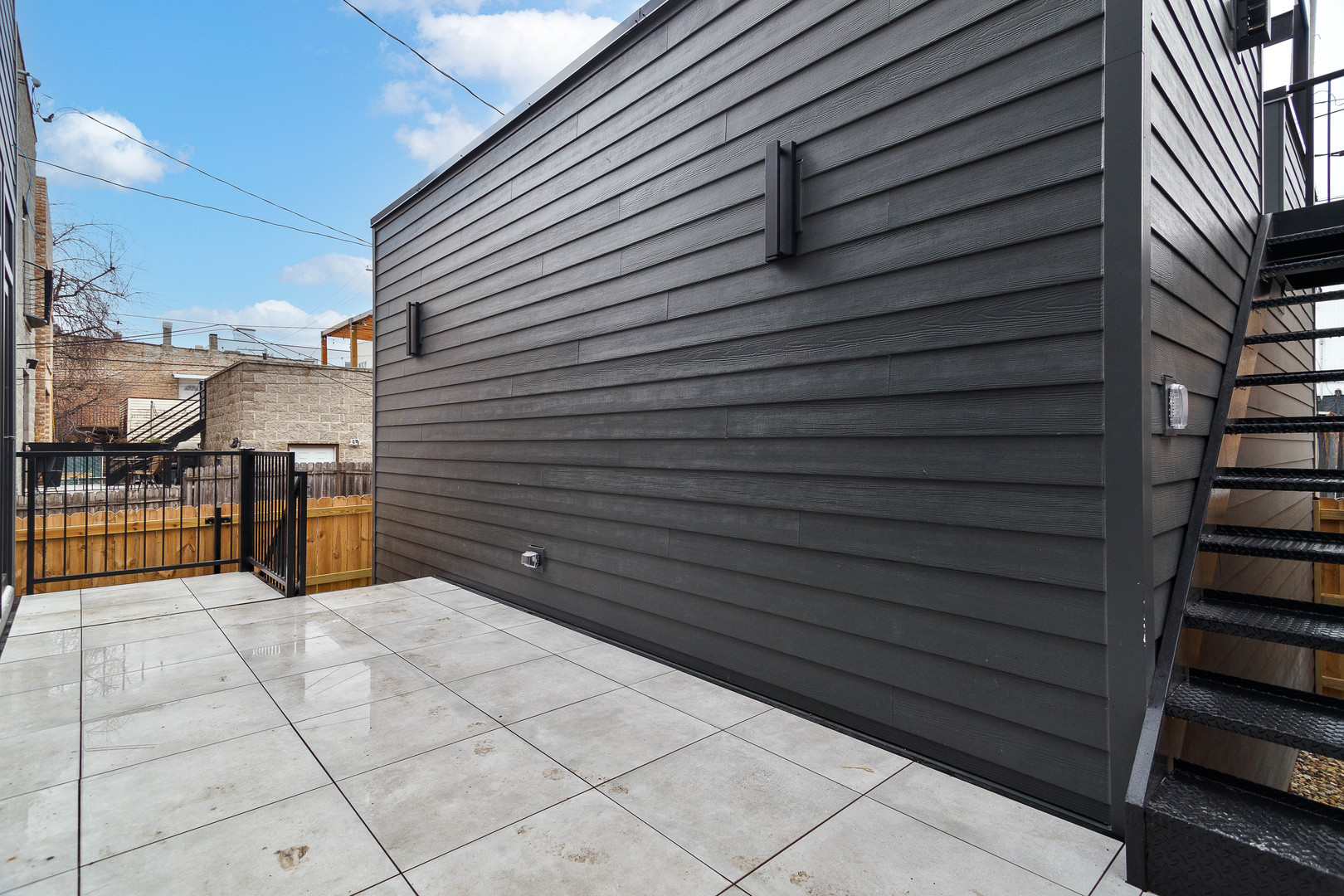 2041 W Race Avenue