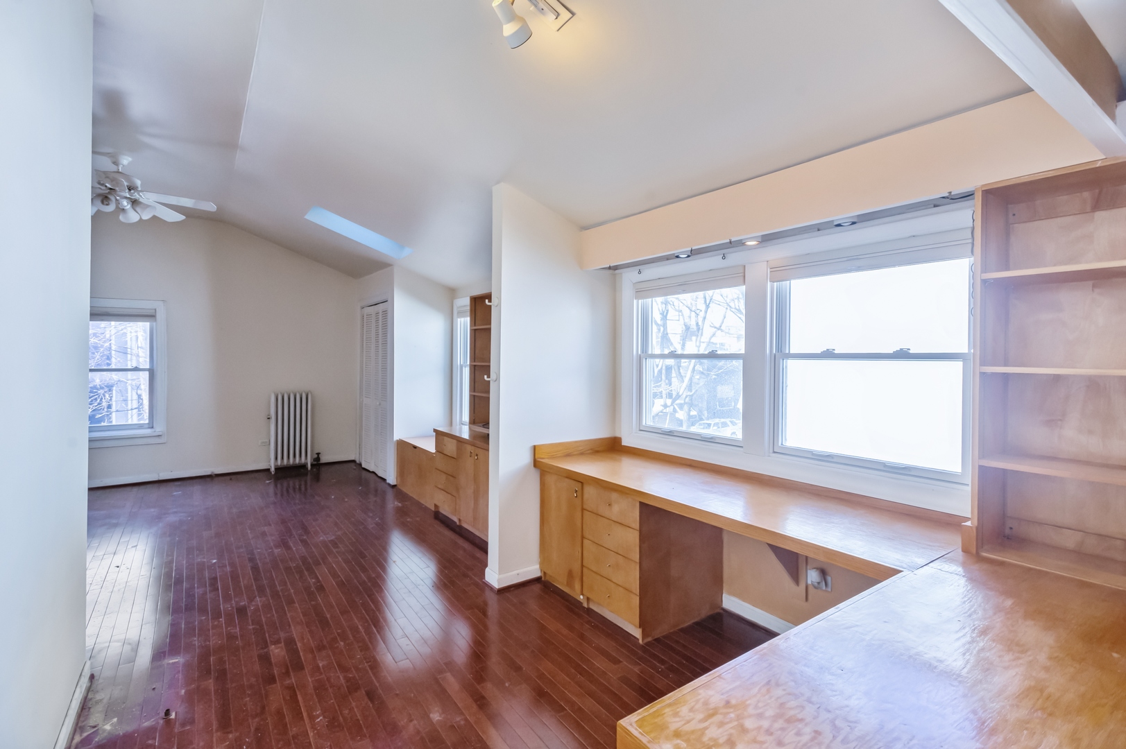 2743 N Seminary Avenue