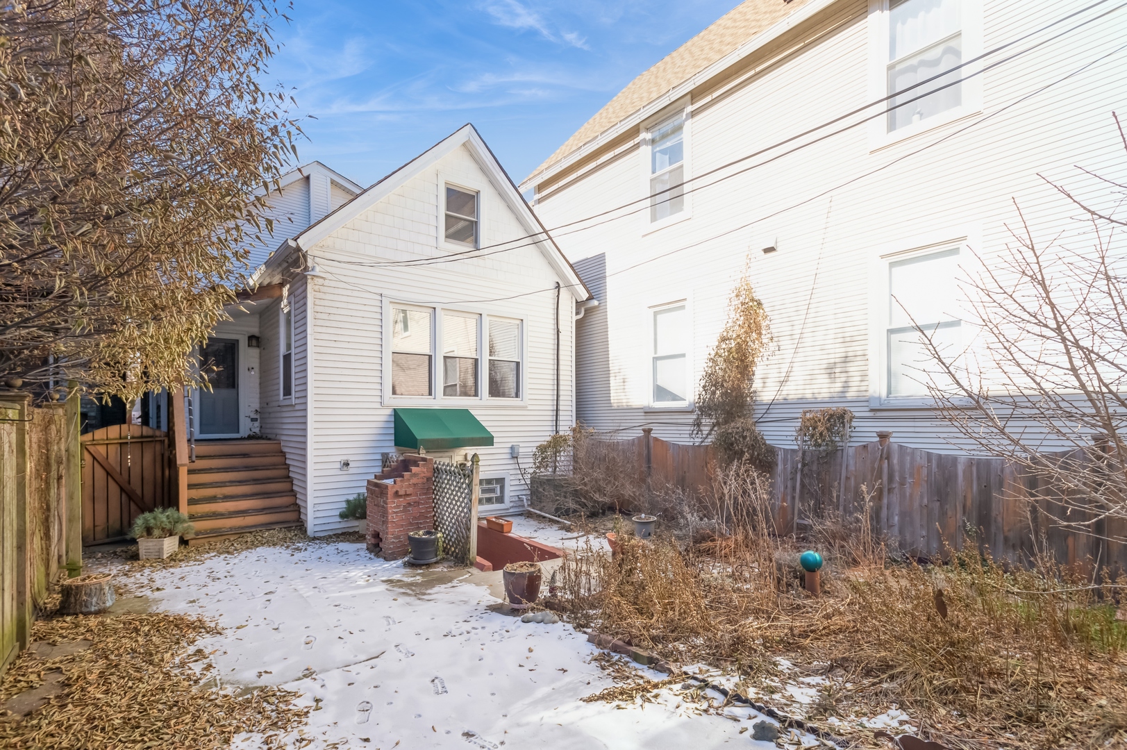 2743 N Seminary Avenue