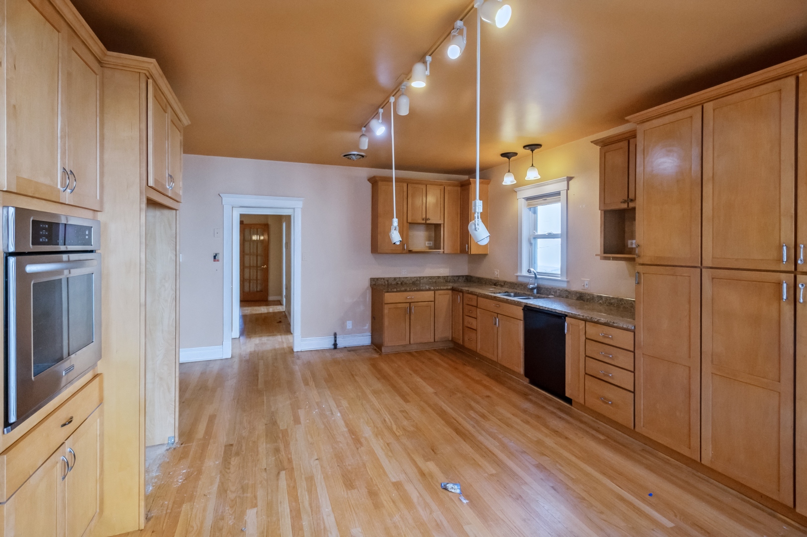 2743 N Seminary Avenue