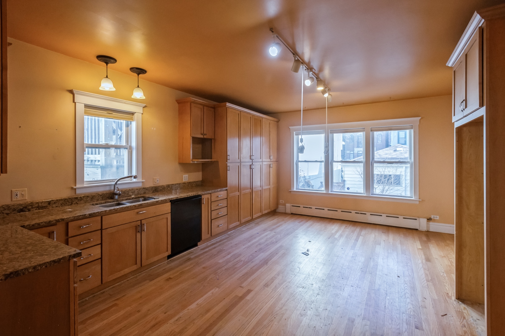 2743 N Seminary Avenue