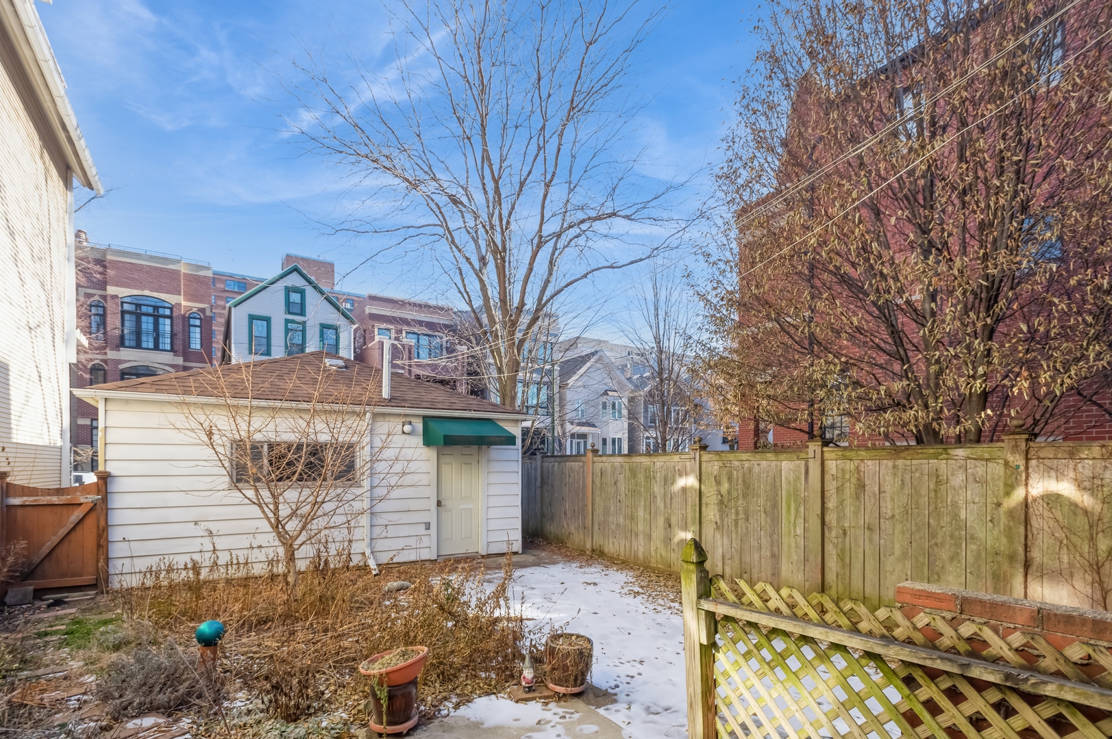 2743 N Seminary Avenue