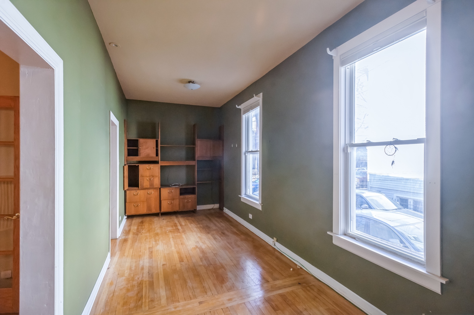 2743 N Seminary Avenue