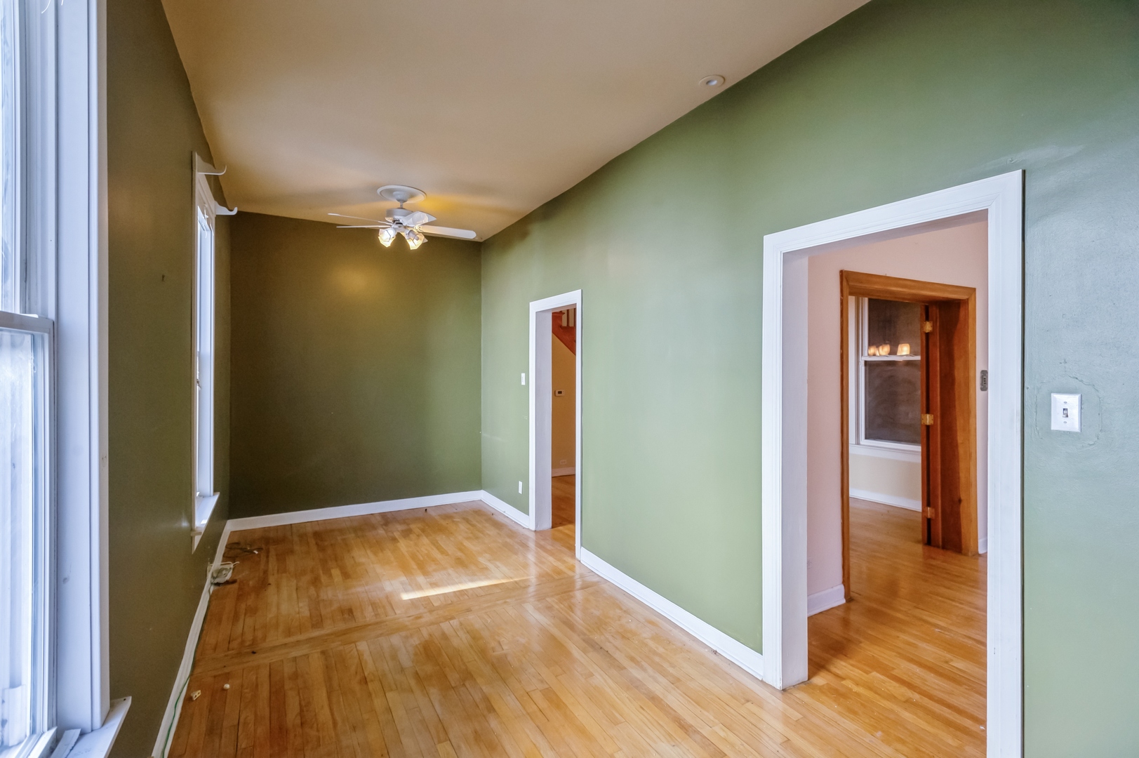 2743 N Seminary Avenue