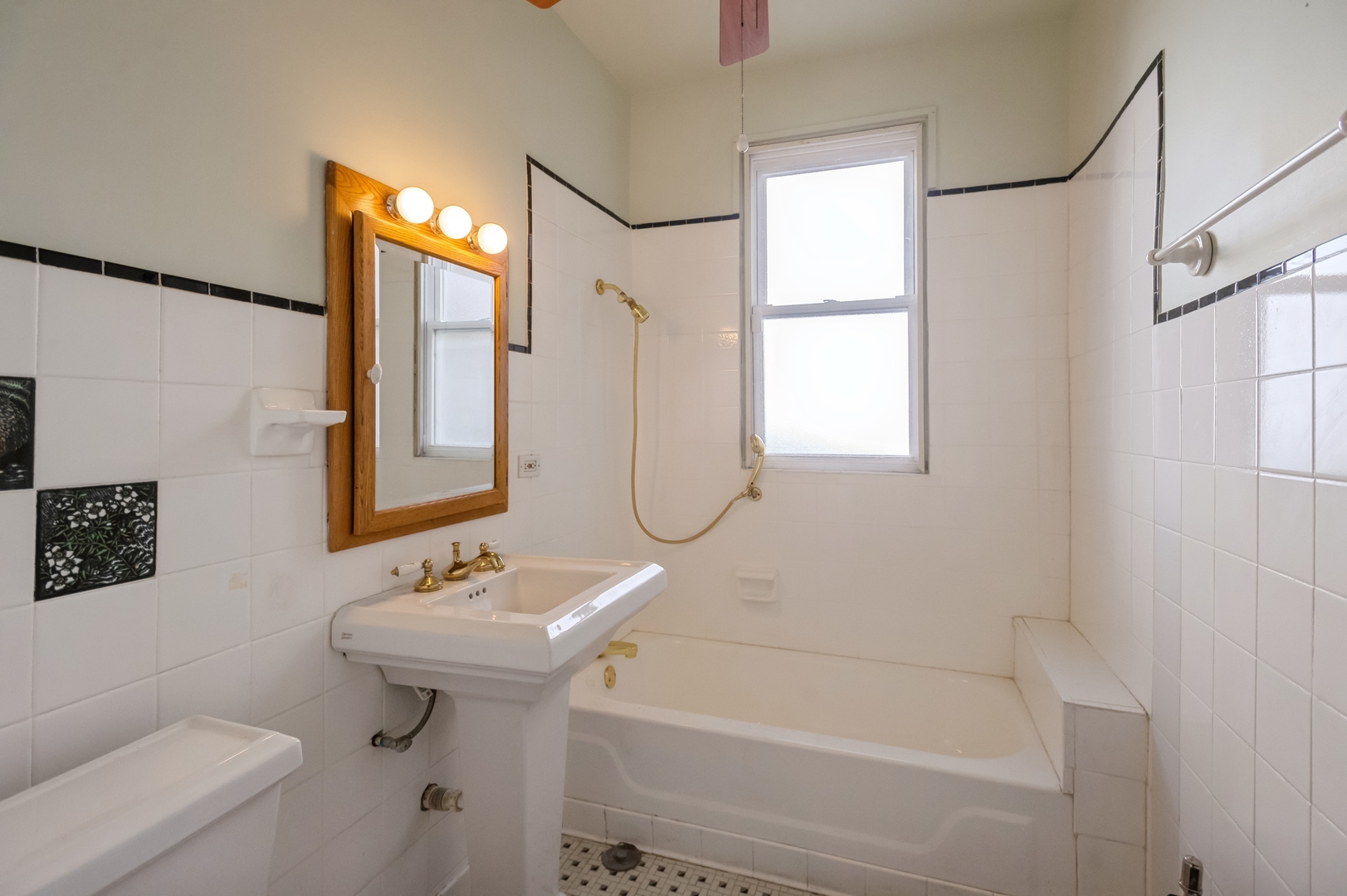 2743 N Seminary Avenue