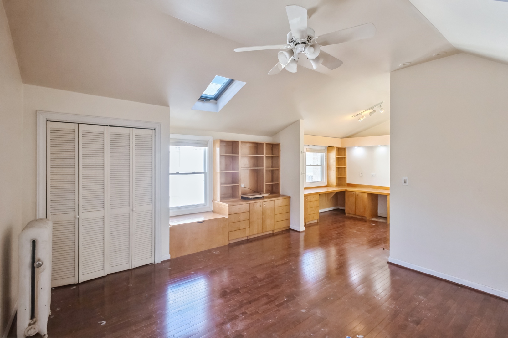 2743 N Seminary Avenue