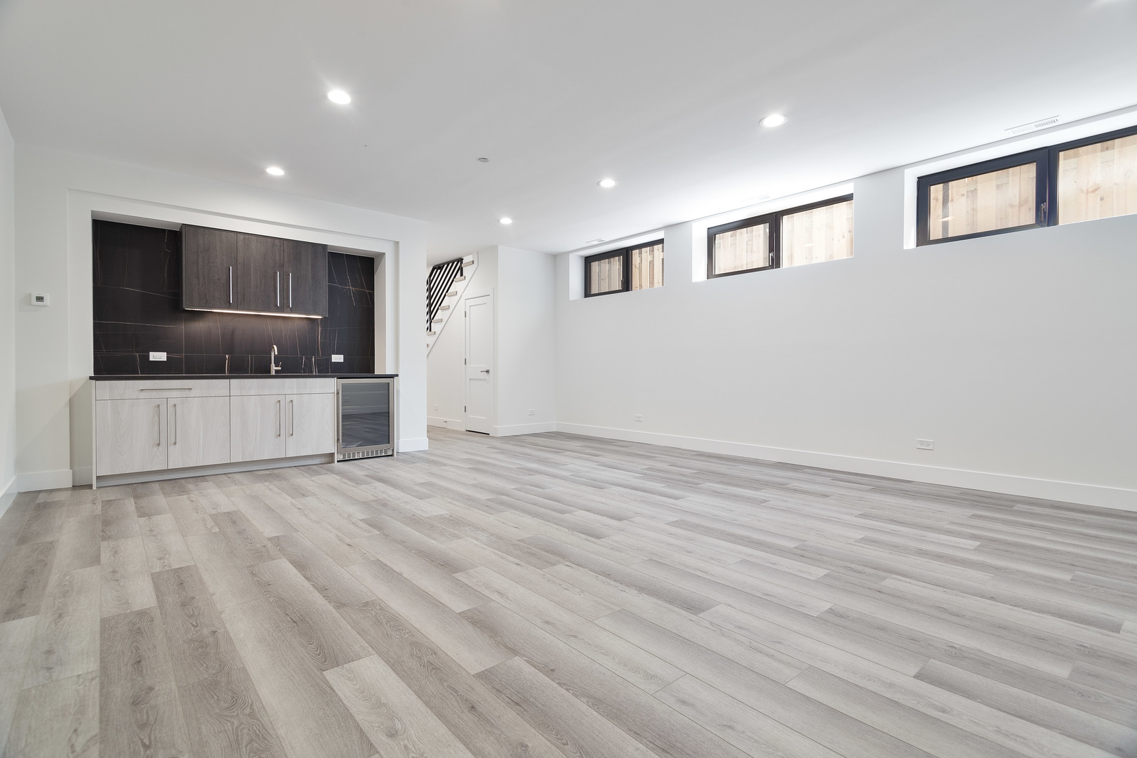 2045 W Race Avenue