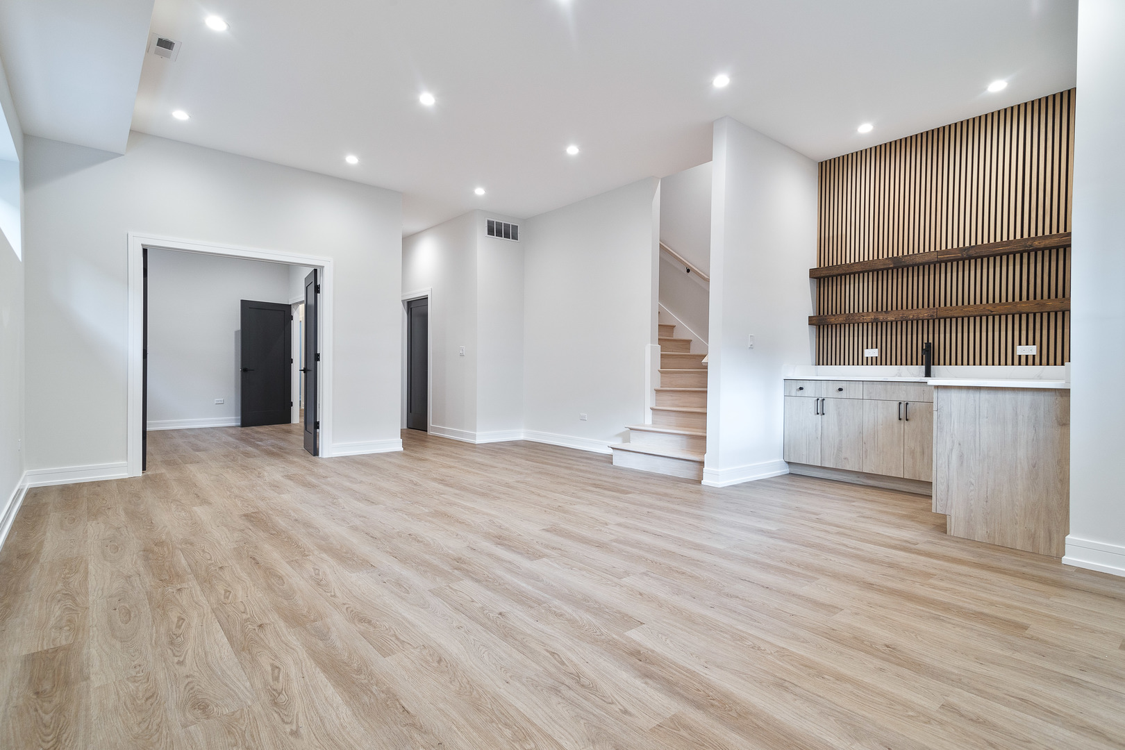 3454 W Potomac Avenue