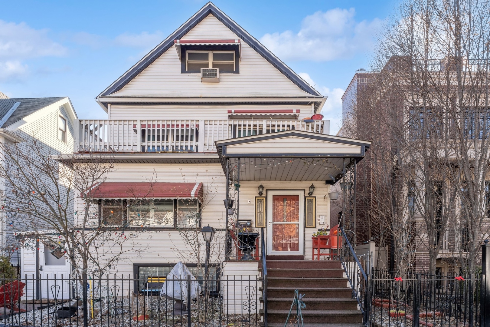 1907 W CUYLER Avenue