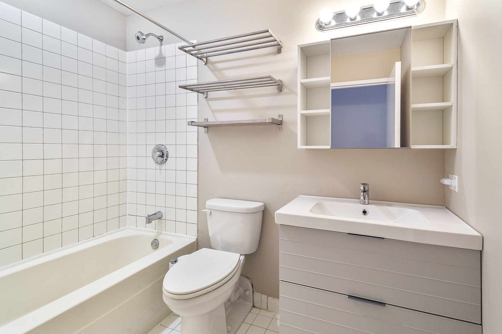 20 N State Street Unit: 807