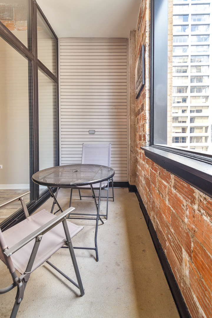 20 N State Street Unit: 807