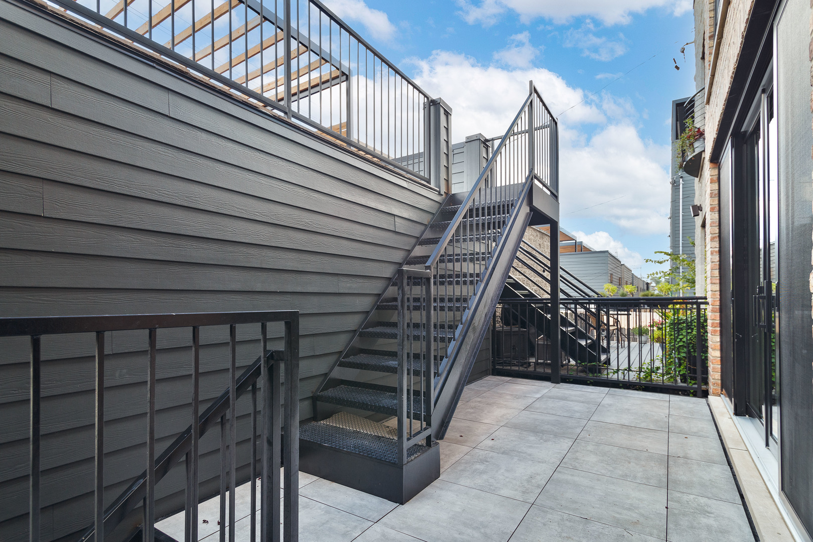 2035 W Race Avenue