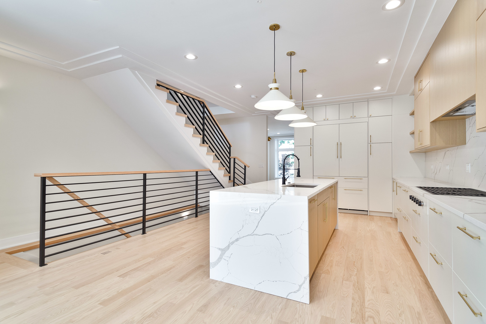 2035 W Race Avenue