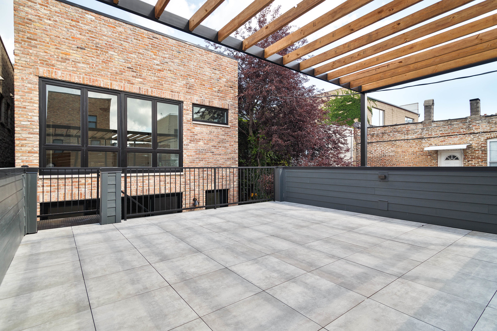 2035 W Race Avenue