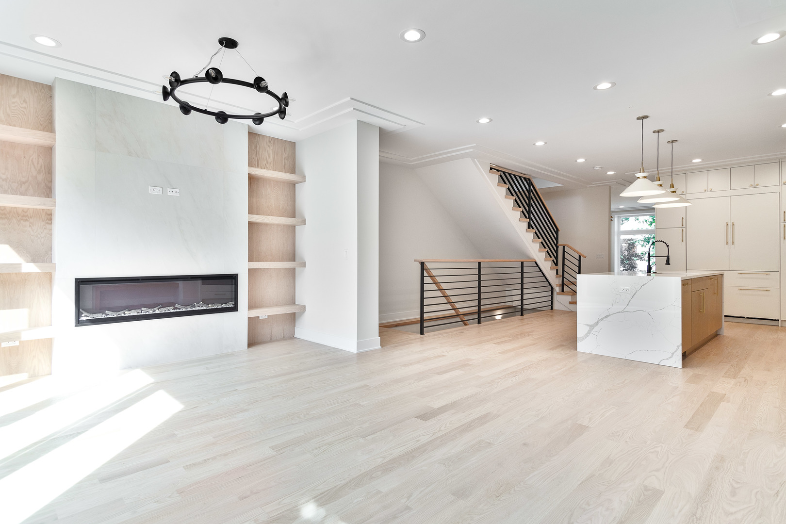 2035 W Race Avenue