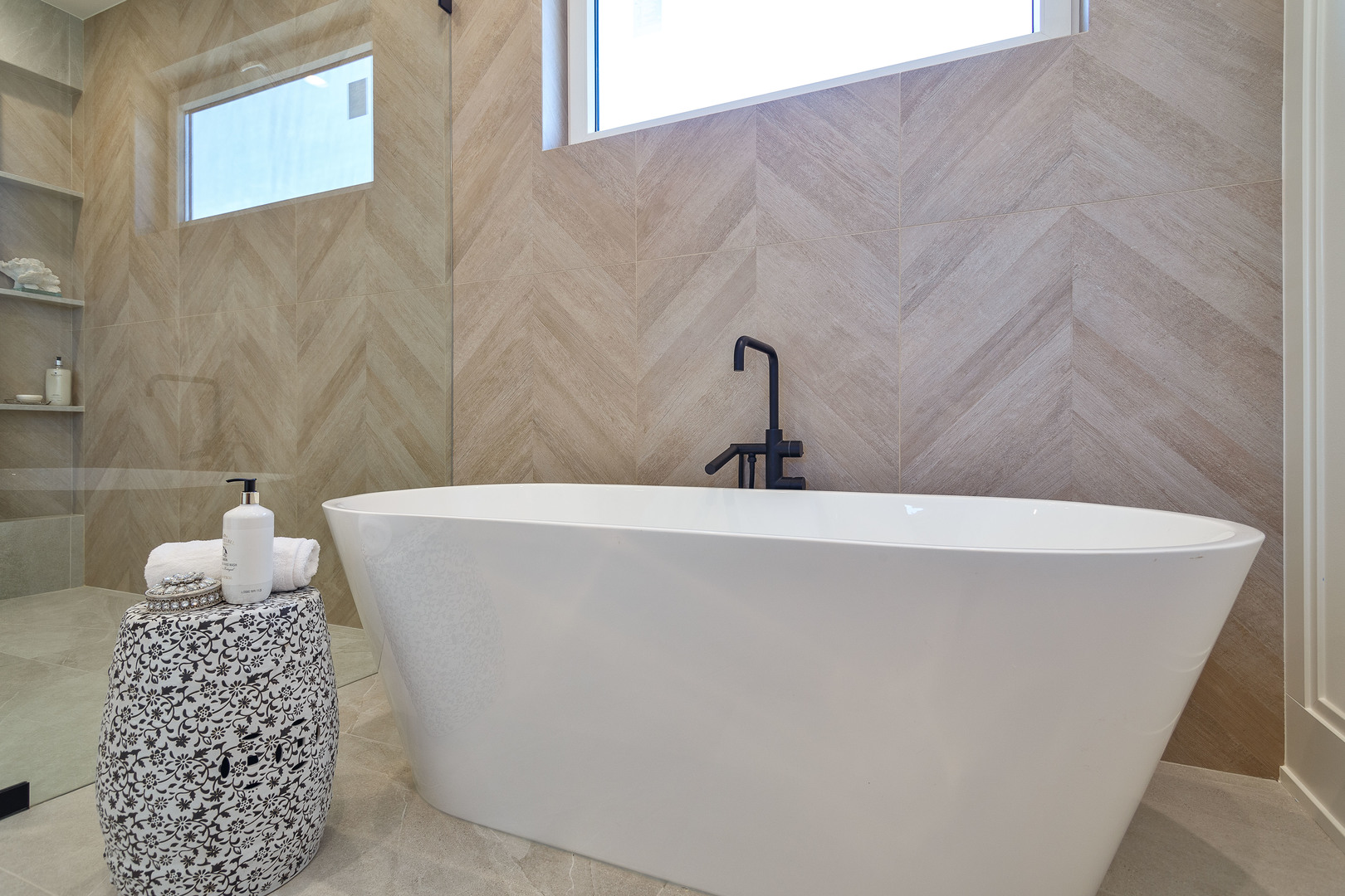 1633 W Balmoral Avenue