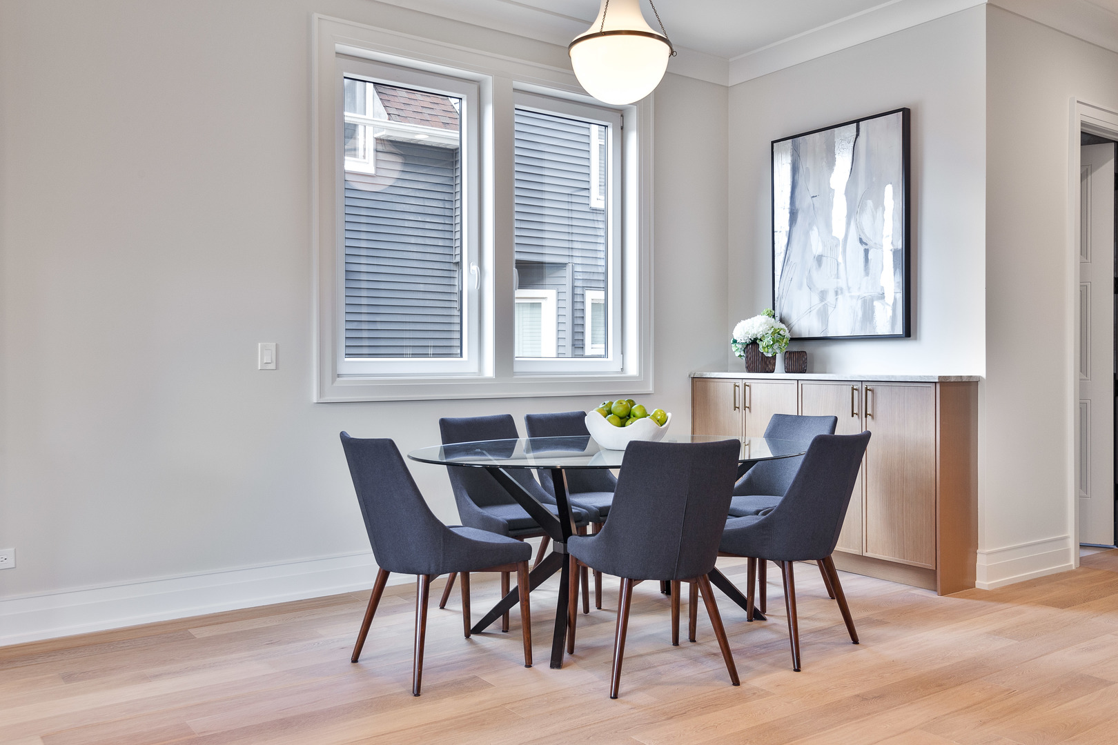 1633 W Balmoral Avenue