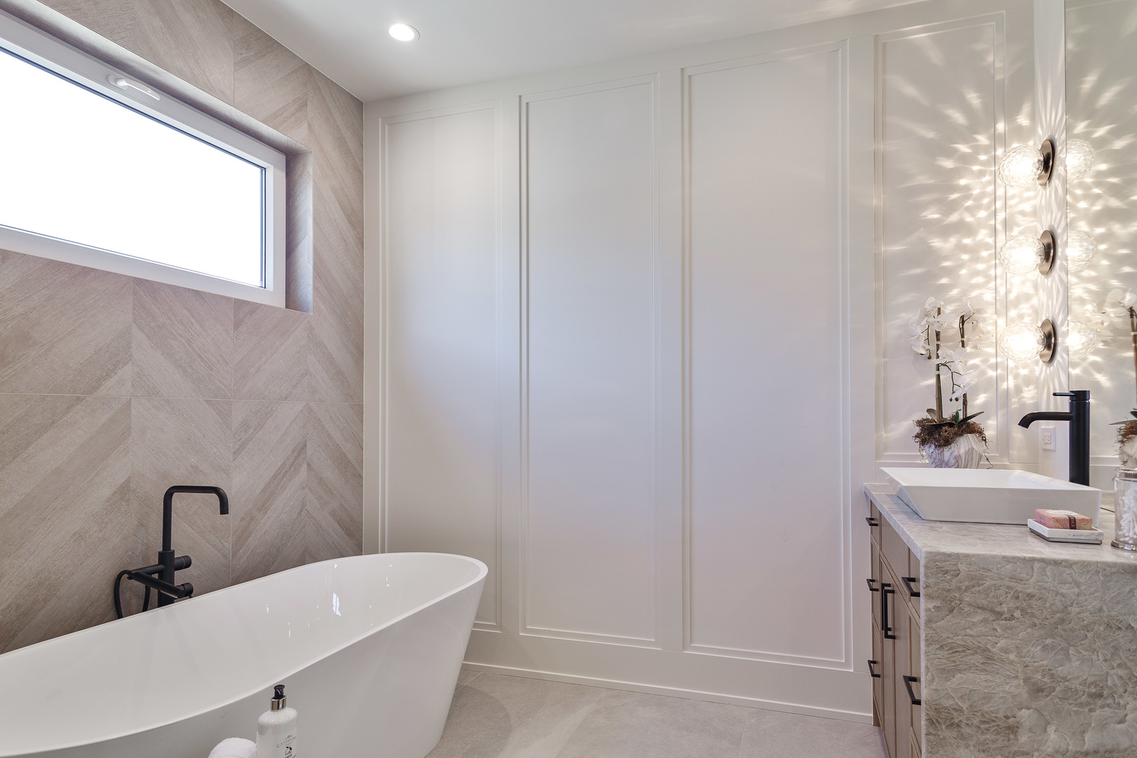 1633 W Balmoral Avenue