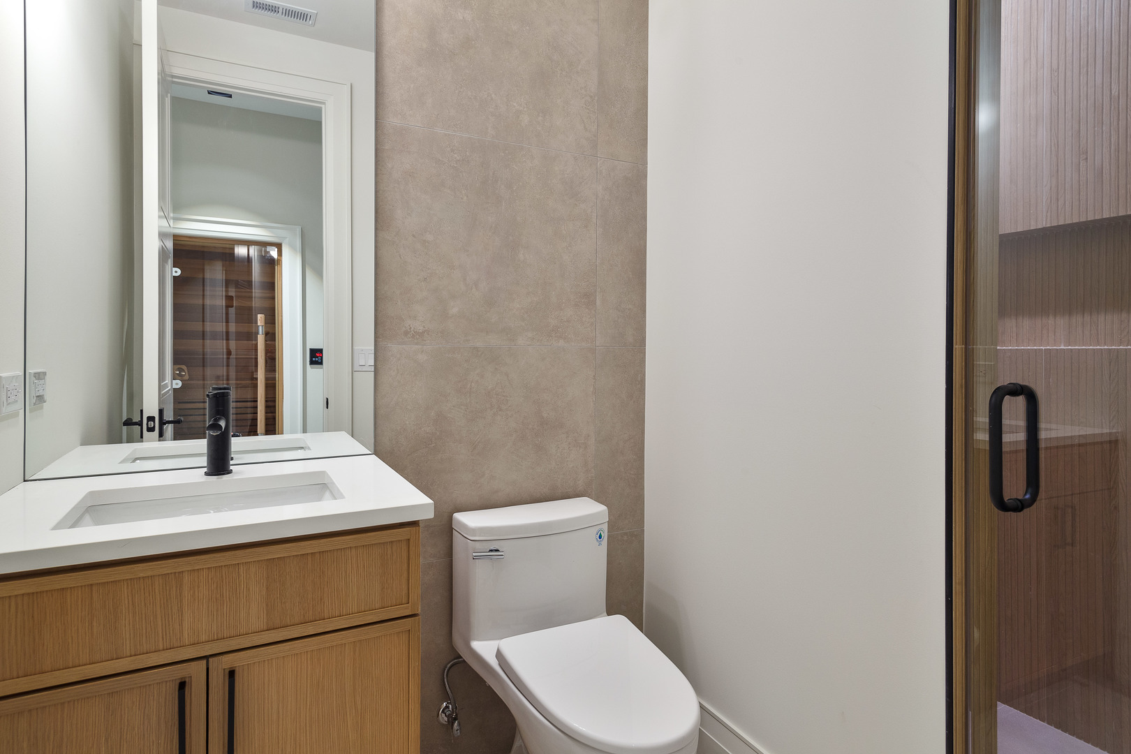 1633 W Balmoral Avenue