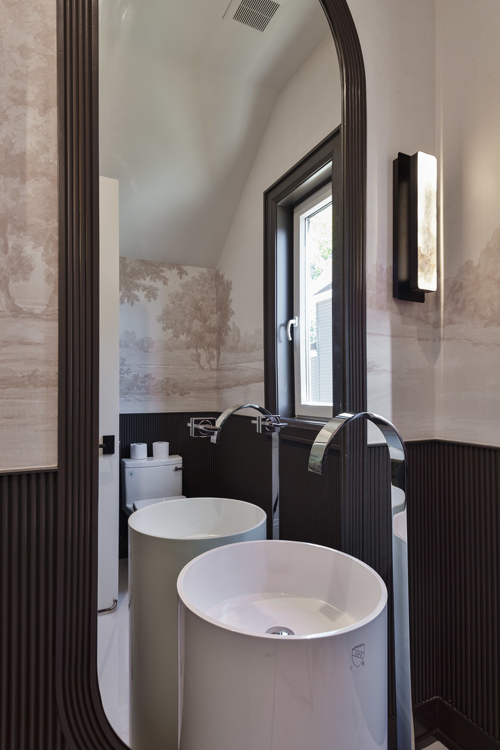 1633 W Balmoral Avenue